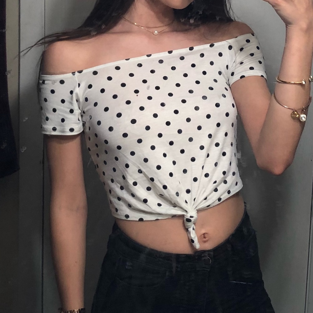 Polka dot front-tie crop top❤️